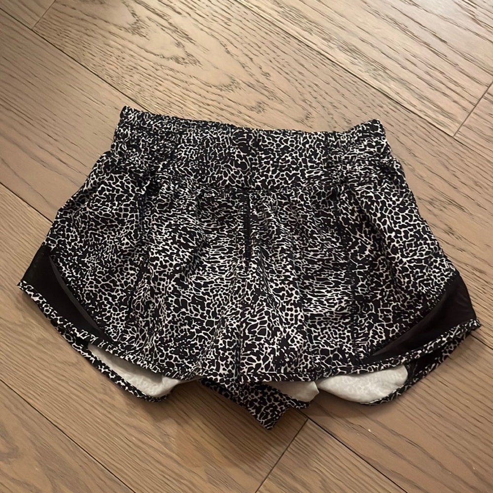 Rare, no longer sold lululemon hotty hot shorts size 2